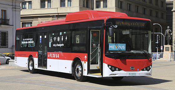 Bus eléctrico antes de partir desde La Moneda