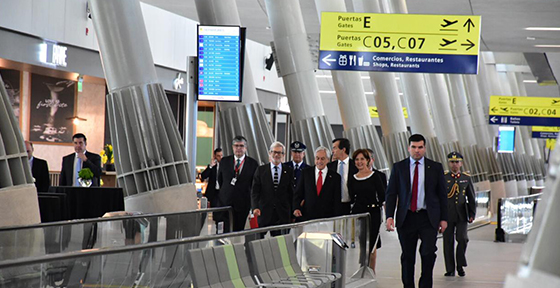 Presidente Piñera junto a Ministros Hutt y Fontaine en inauguración de nuevo Espigón C