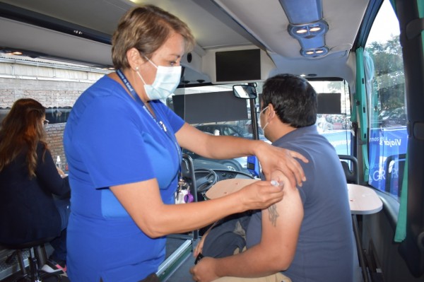 Más de 100 mil trabajadores del transporte ya fueron vacunados en todo el país